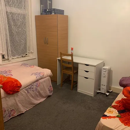 Luxury Extra Large Room In London-2