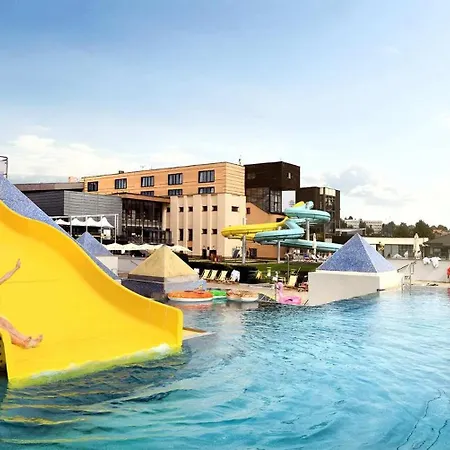 Hotel Aquacity Mountain View-2