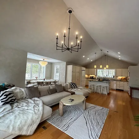 Modern House Family Retreat-2