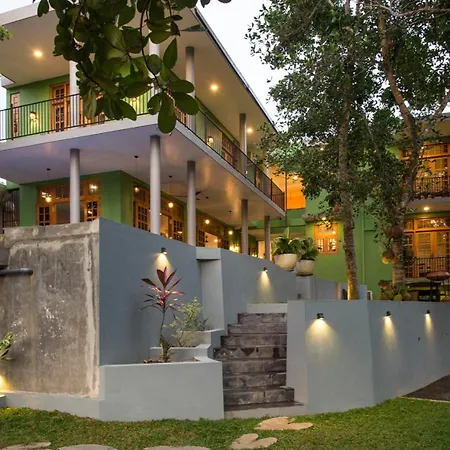 Barefoot Bungalow Hikka-2
