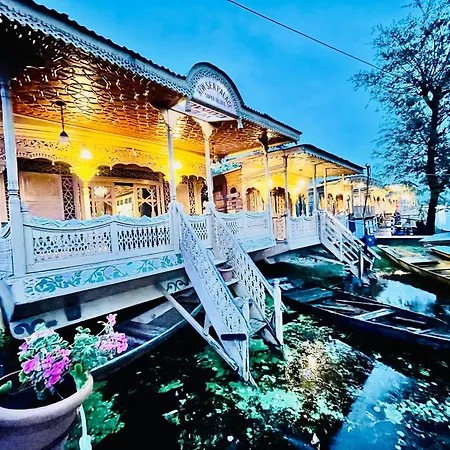 New Sea Palace Houseboats-2
