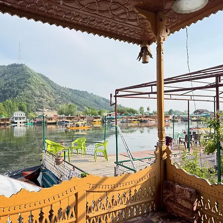 New Sea Palace Houseboats-3