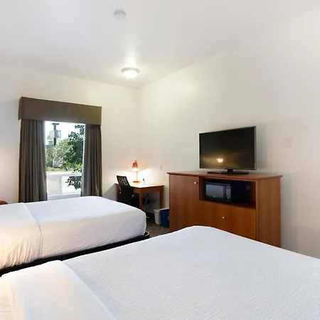 Super 8 By Wyndham Calgary Shawnessy Area-2