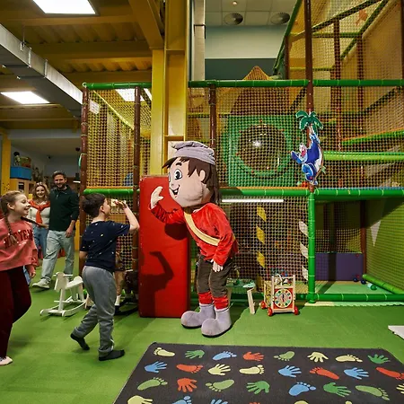 Atrium Hotel - Family Friendly-2