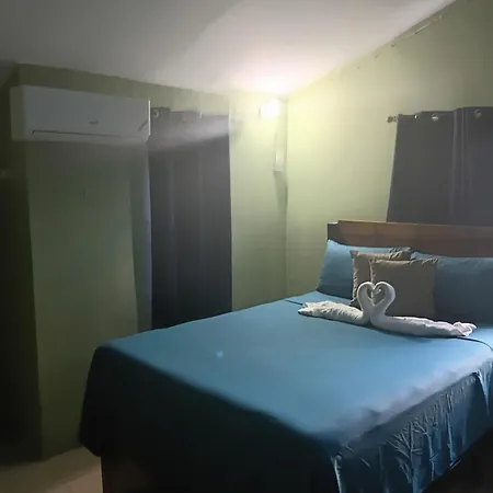Cheerful 2-Bedroom Home In Falmouth Garden-3