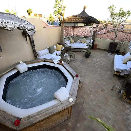 Riad Miss Caracal Jacuzzi & Rooftop-2