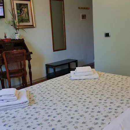 Aurelia Garden Gold B&B-3