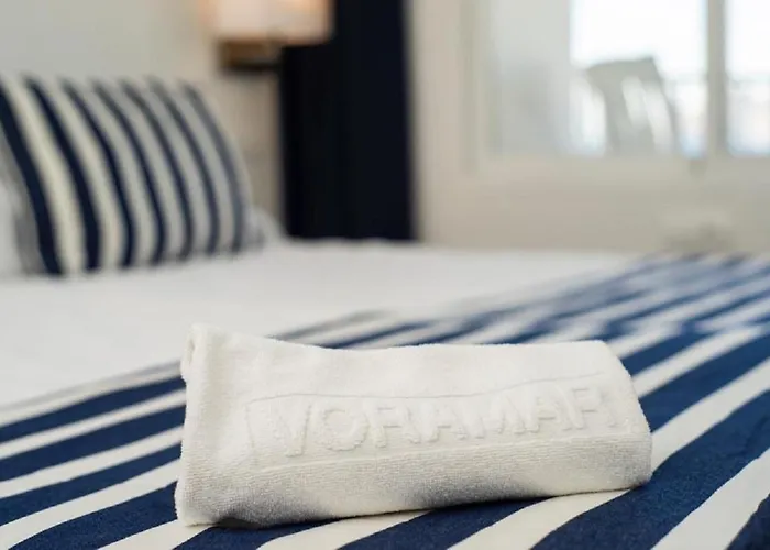 Hotel cerca del colegio: Apartamentos La Mar