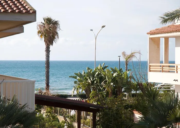  BeachFront Rooms