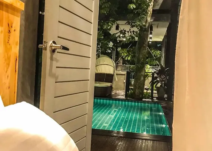 Villa con piscina: Exclusive Access To The Whole Garden.