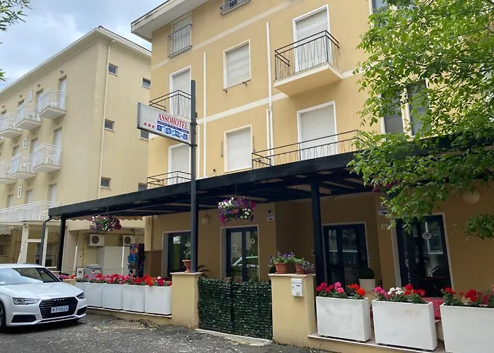 Self Catering: Asso Hotel