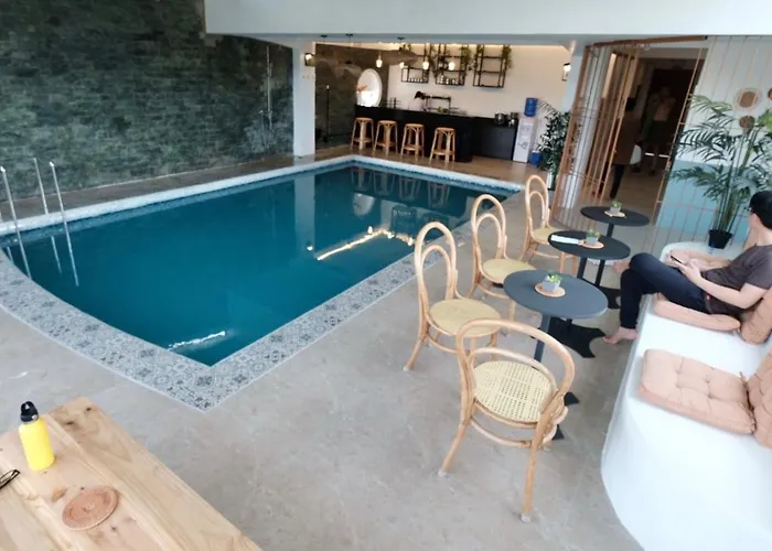 Beds & Friends Hostel Mactan With Pool And Bar