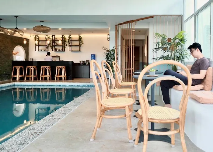 Beds & Friends Hostel Mactan With Pool And Bar