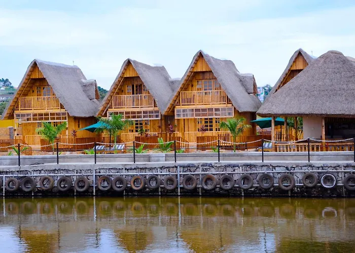 Pelican Lodge & Marina