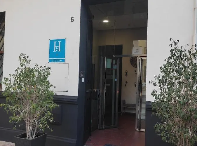 Hôtel bon marché: Hostal Puerta Carmona