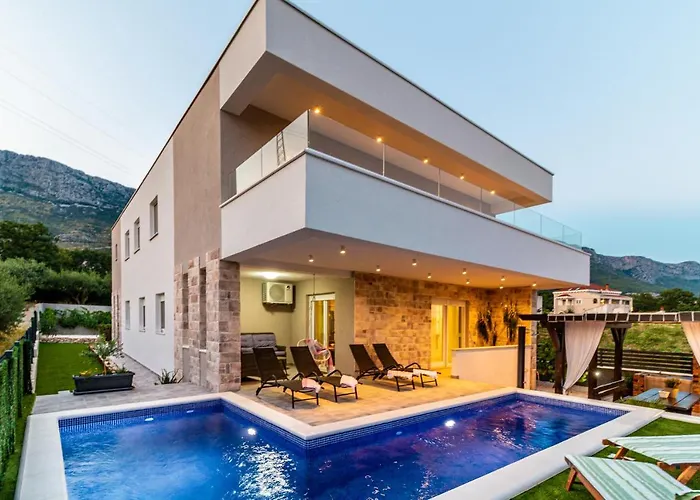 Villa Olea-With Pool, Sea View, Near Split Airport