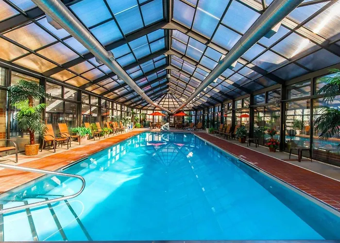 Comfort Inn & Suites Erie - Splash Lagoon Indoor Waterpark