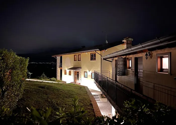 La Fiocchina - Magic Place - Apartments & Studios In Garda Lake - Countryside Farmhouse, Inside The Middle Of The Lake Between Sky & Water