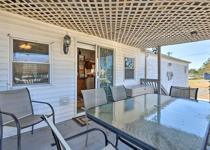 Quaint Chincoteague Island Hideaway With 2 Porches!