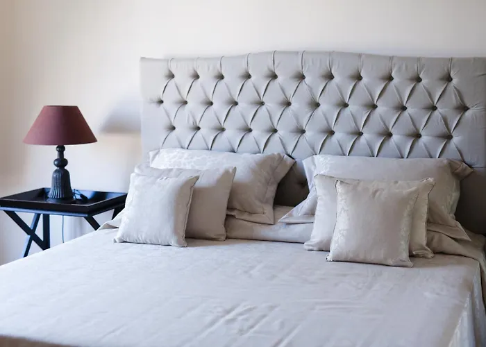 Kometa Suites & Apartments