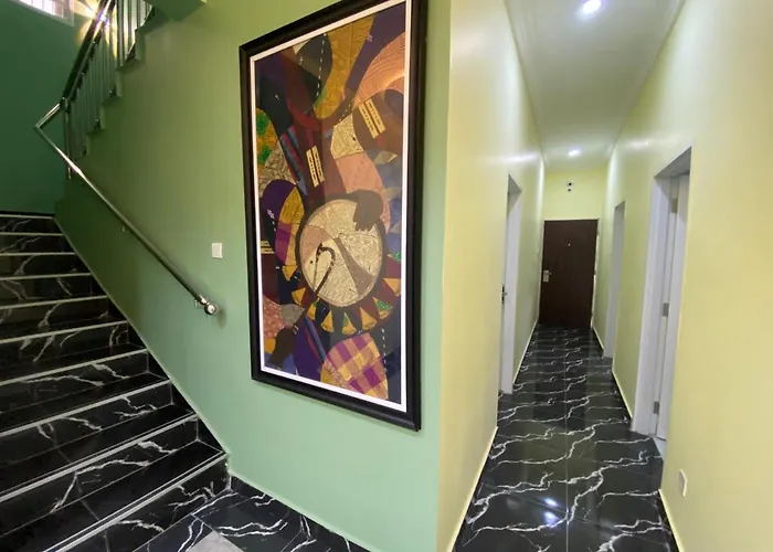 C7 Hazelwood Residence & Suites