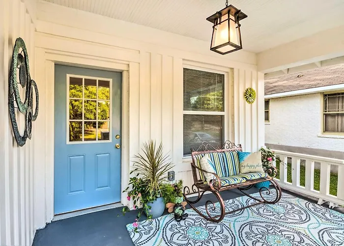 Remodeled Dtwn Hot Springs Home With Porch!