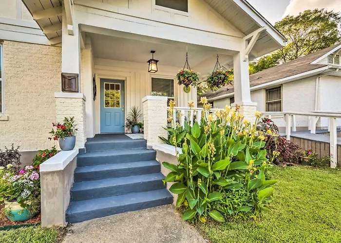 Remodeled Dtwn Hot Springs Home With Porch!