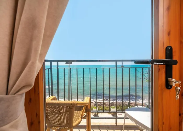Beach House Hotel