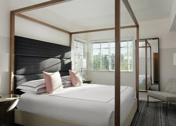 Kimpton Surfcomber Hotel By Ihg