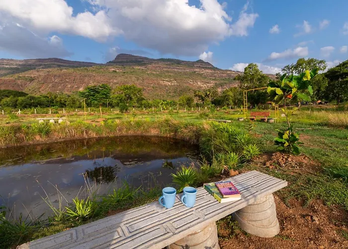 Lodging Saffronstays Vyom Farms - 2Br Pool With Orchards, Bathtub, Lawns & Mountain Sunrise Views, Elder-Friendly Stay