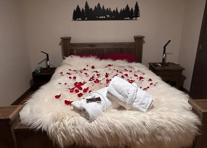 Romantic Luxury Retreat With Private Sauna & Spa, Pet Friendly, Elkside Hideout B&B