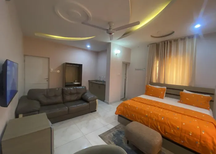 C7 Hazelwood Residence & Suites