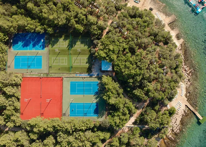 Pine Beach Pakostane Glamping Homes