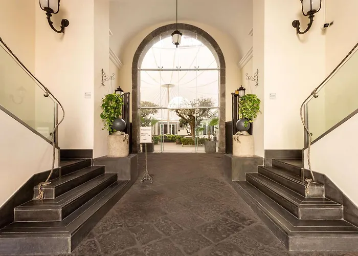 Hotel con vista: Palazzo Caracciolo Naples