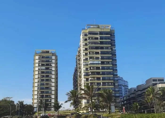 Lindo apto no Barrabela, todo equipado, com arcondicionados split novos no quarto e na sala, limpíssimo, cheiroso, novinho, condomínio em frente à praia, com piscina aquecida, sauna, quadra, academia, lavanderia, salão de beleza, restaurantes, mercad