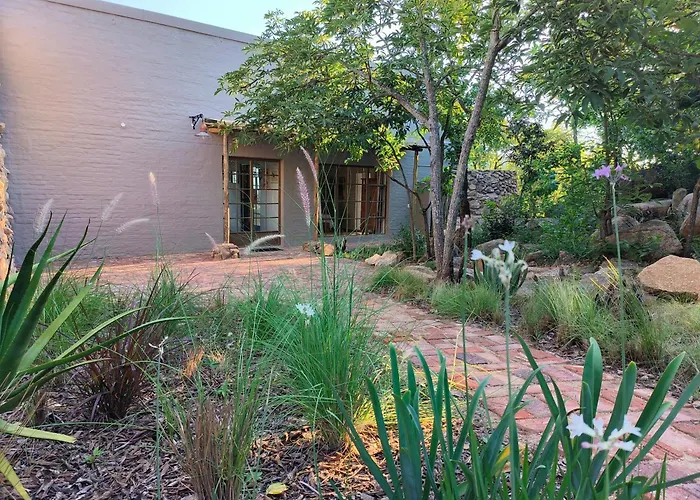Eloff Guest House And Gallery