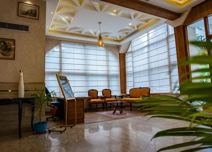 Hotel Snowcrests Manor
