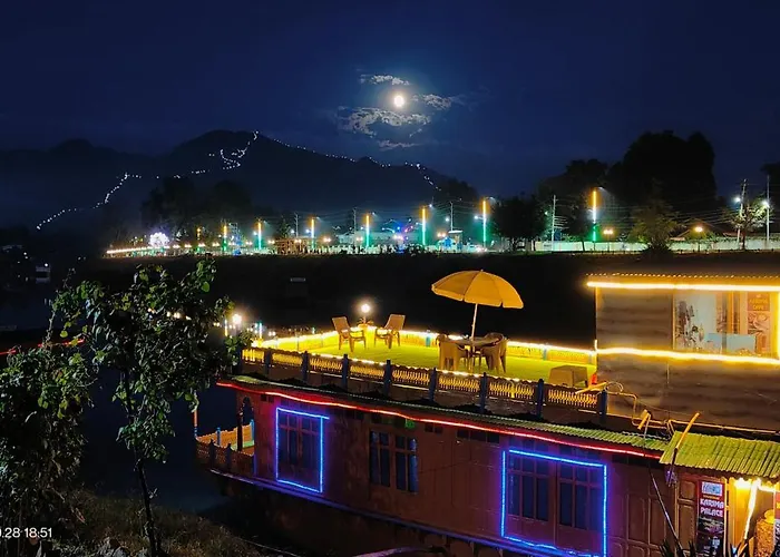 Houseboat Karima Palace