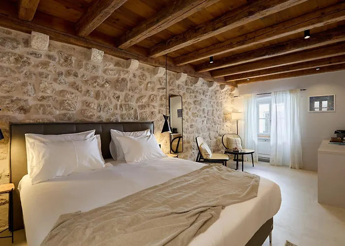 Modern Stone House, Luxury Suites In Old Town