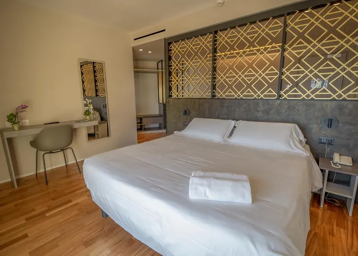 Hotel con tennis: Plaza Hotel Catania