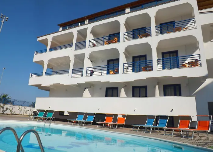 Hotel con piscina: Hotel Yria