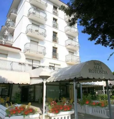 Hotel sulla spiaggia: Hotel Alla Rotonda