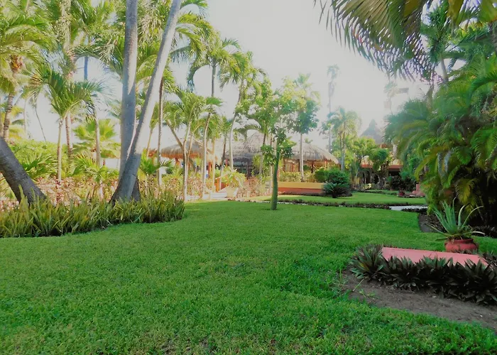 Hotel with view: Nautibeach Beach Front Condos In North Beach