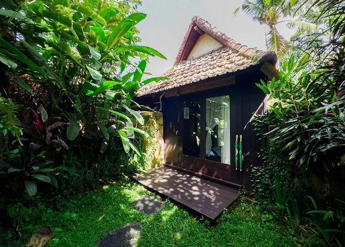 Luxury hotel only: Ubud Sari Health Resort