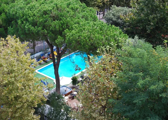 Hotel Carillon
