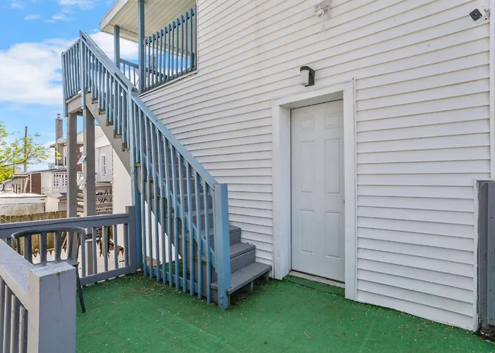 9 Bedroom, 14 Beds House Great For Big Groups Near Boardwalk, Tropicana