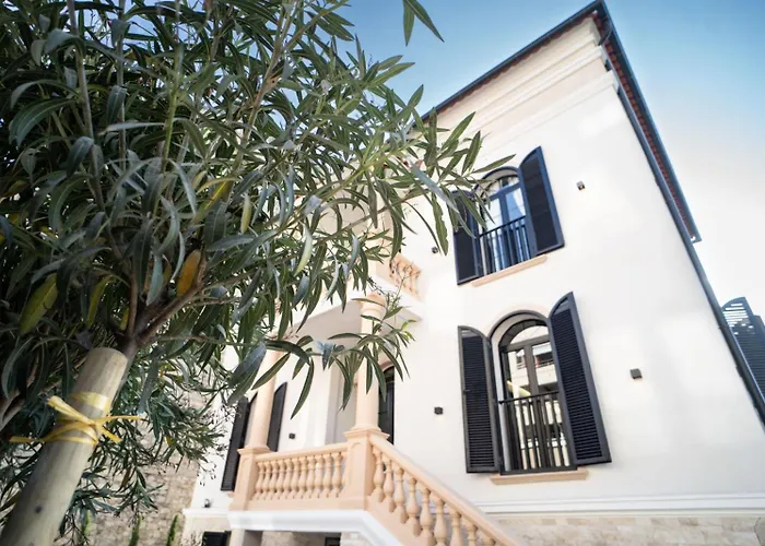 La Villa Ora