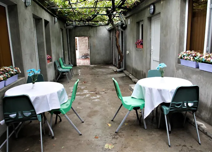 Albert House Hotel And Tours