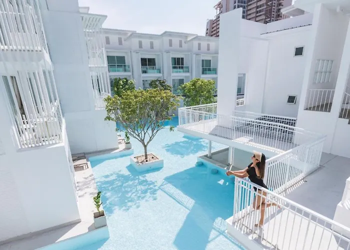 Hotel with pool: Prima Hotel Pattaya