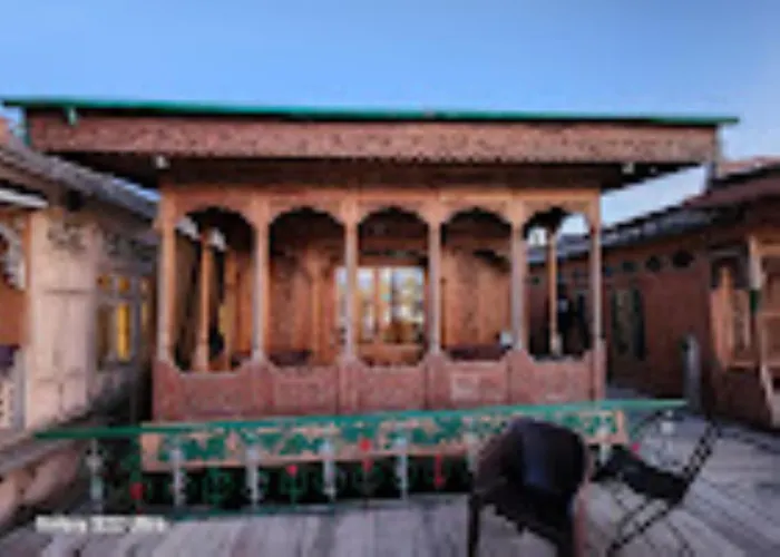 Young Bombay Premium Heritage Houseboat